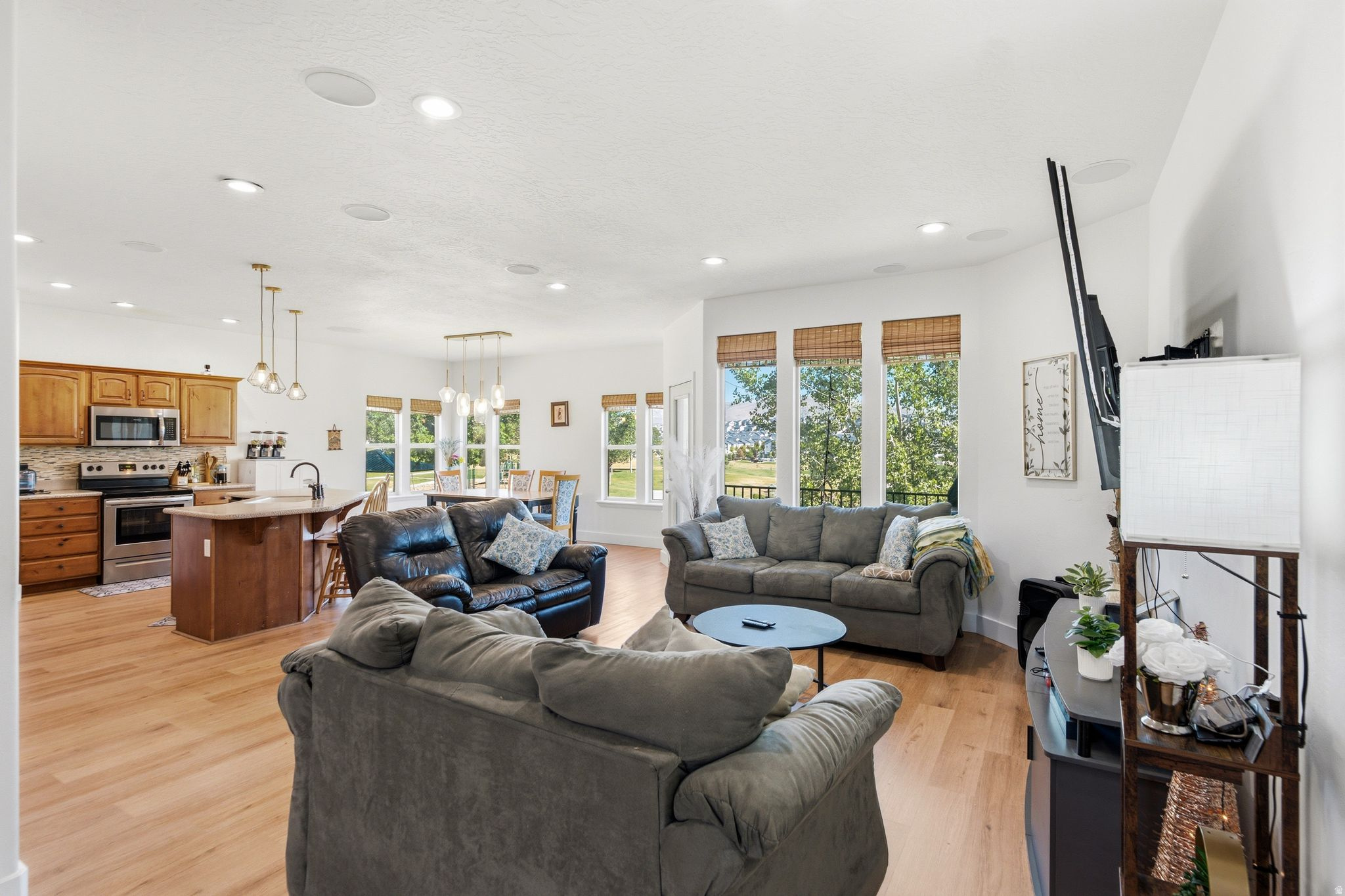 SILVER LAKE - Residential