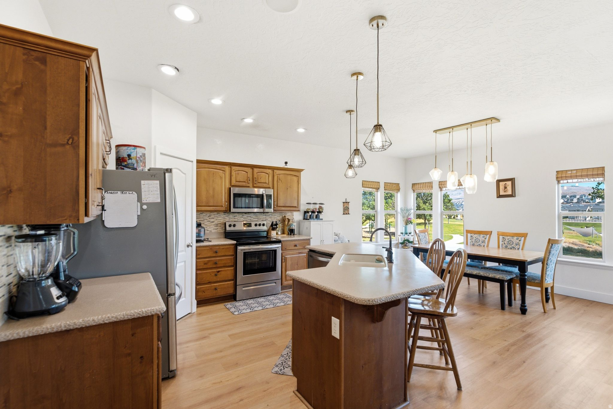 SILVER LAKE - Residential