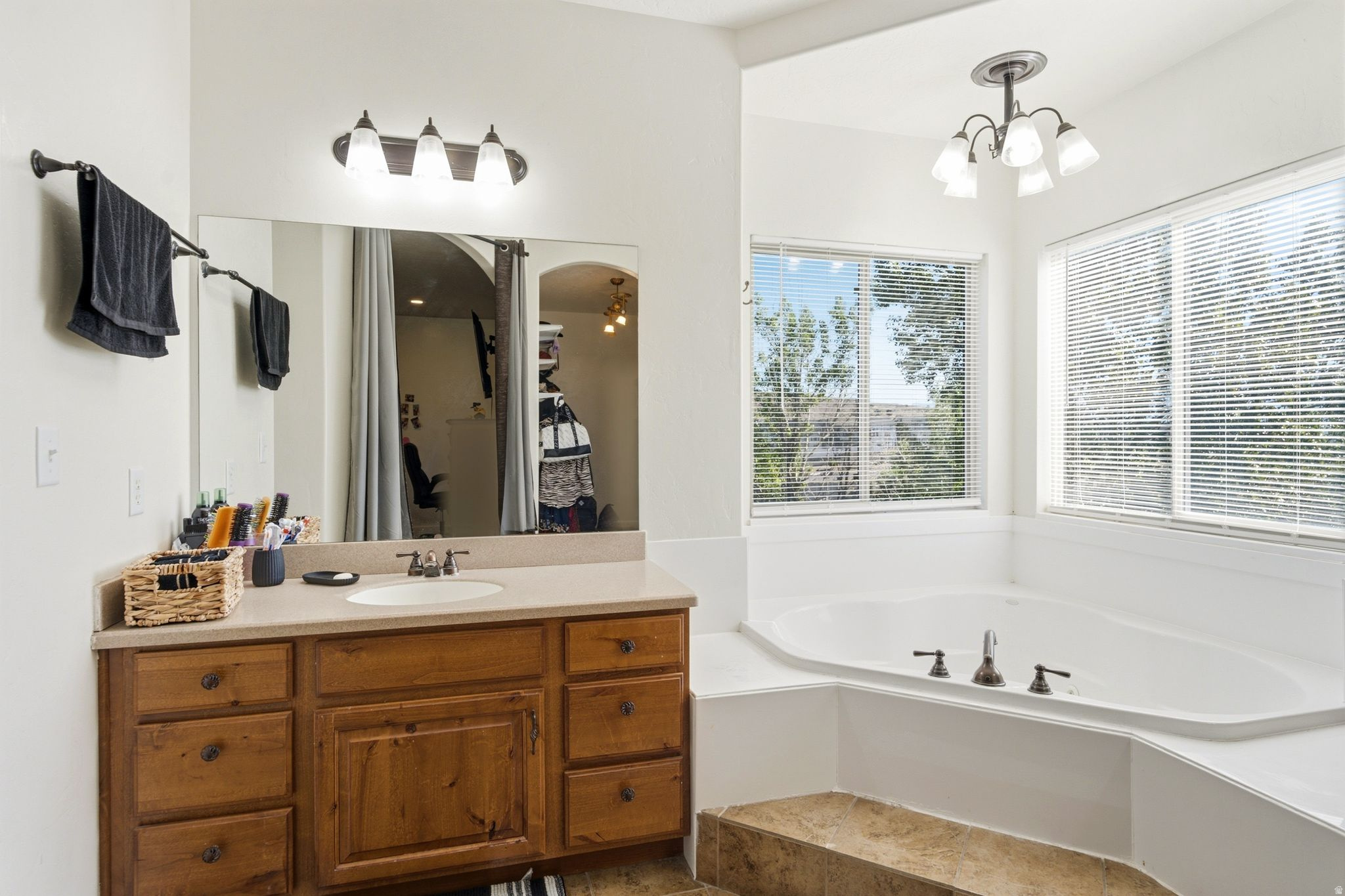 SILVER LAKE - Residential