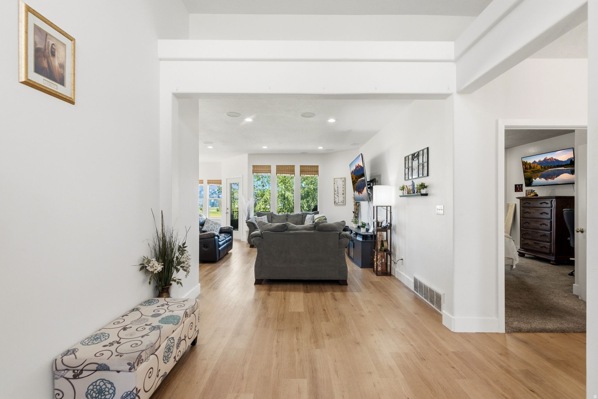 SILVER LAKE - Residential
