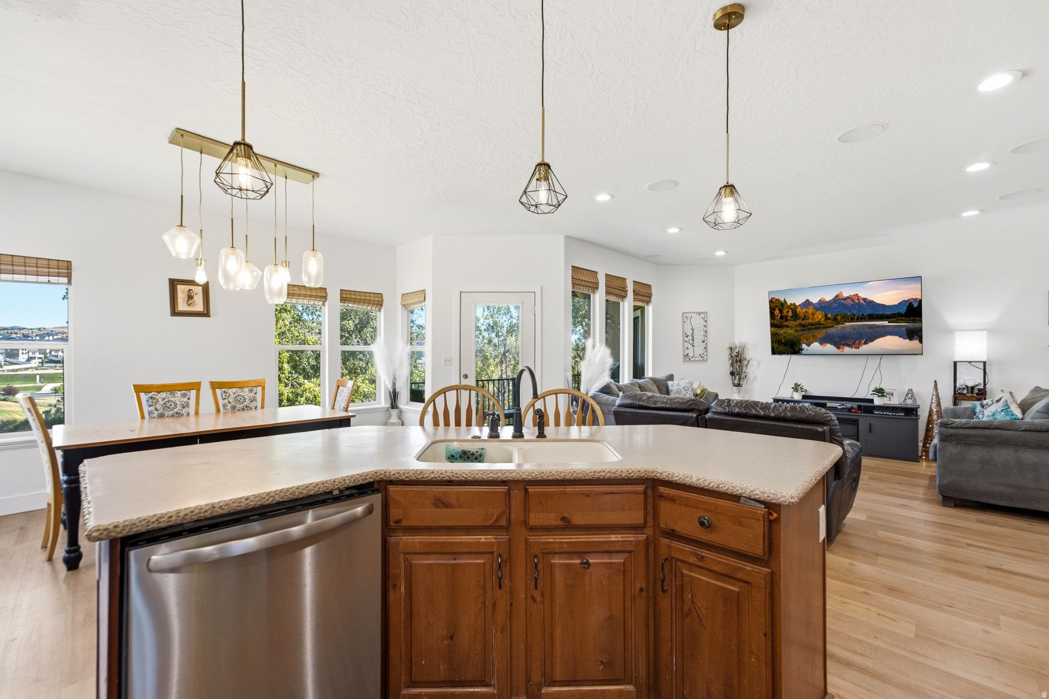SILVER LAKE - Residential