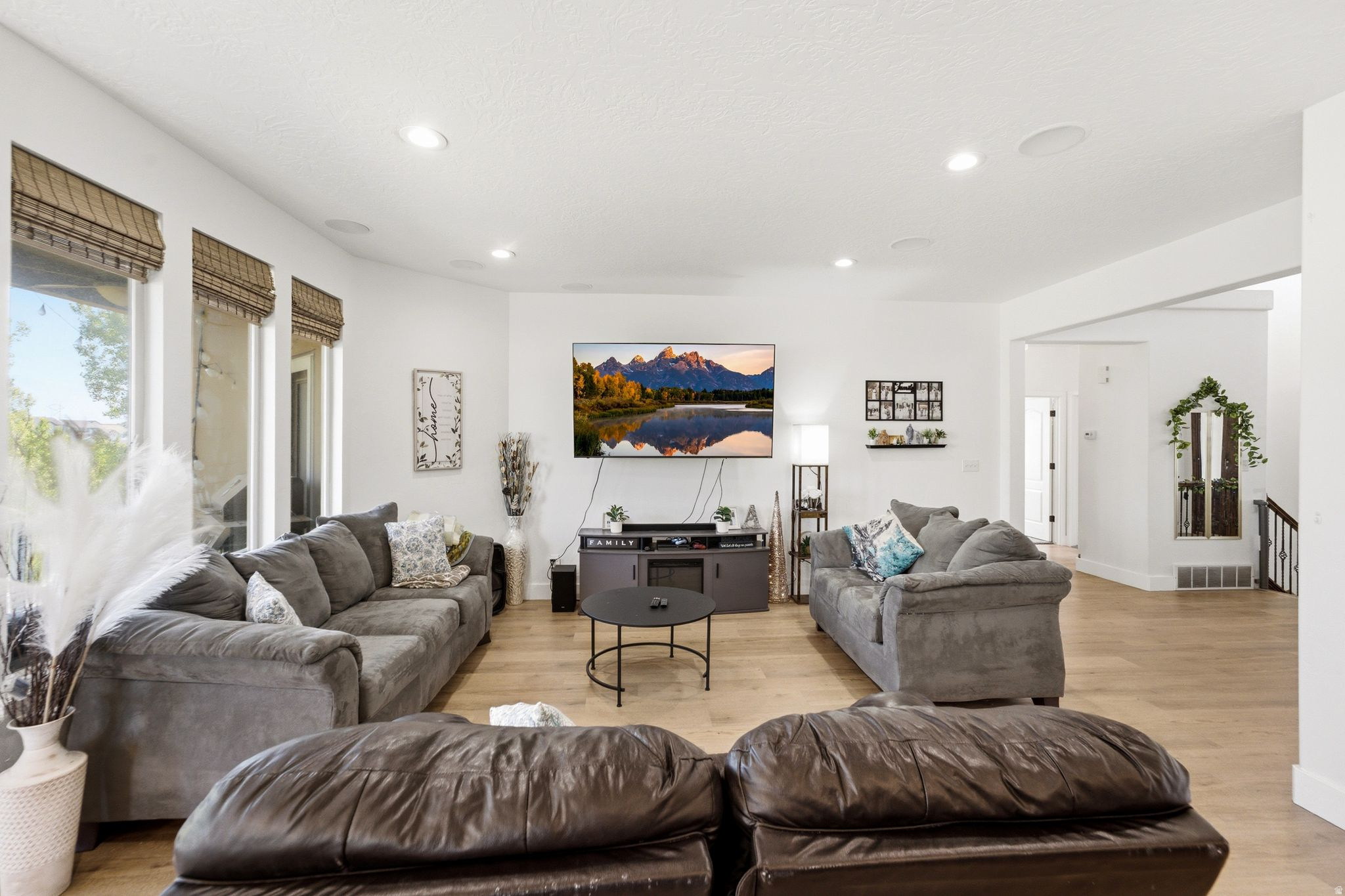 SILVER LAKE - Residential