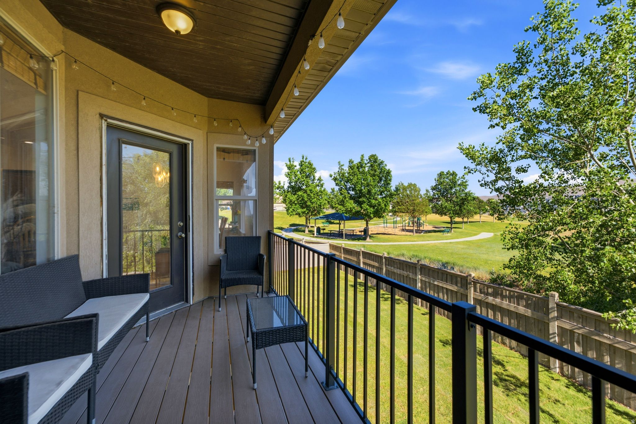 SILVER LAKE - Residential