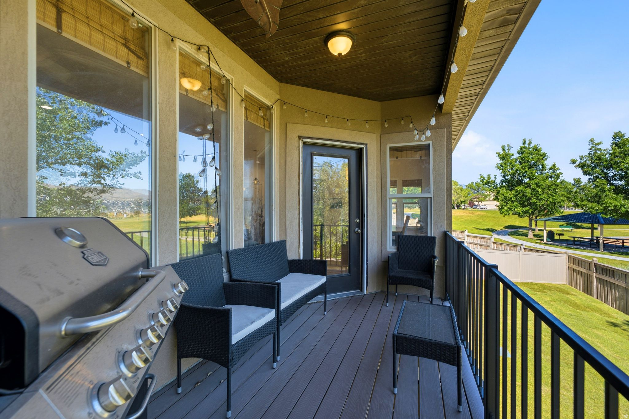SILVER LAKE - Residential