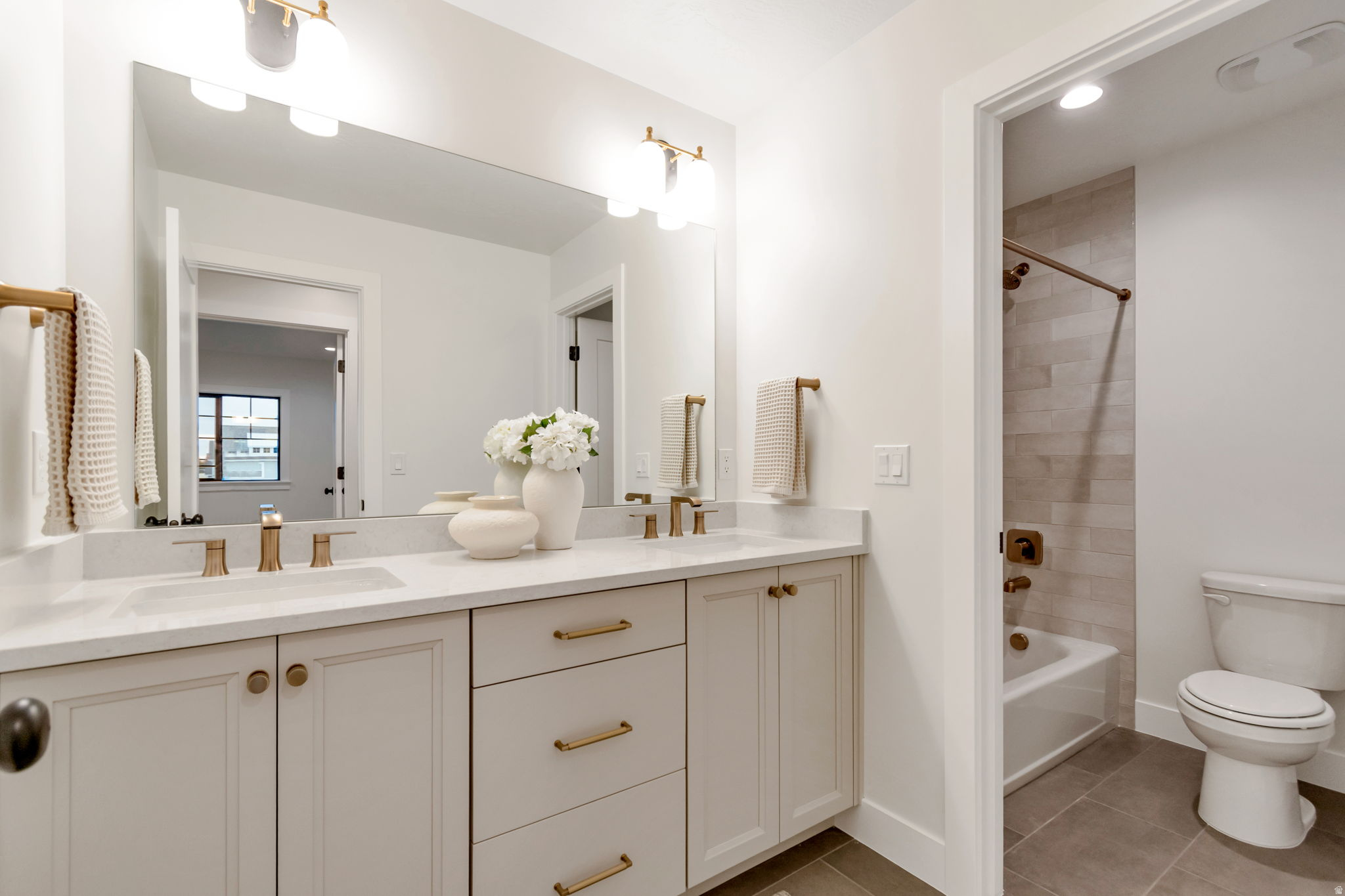 BEACON POINTE - Residential