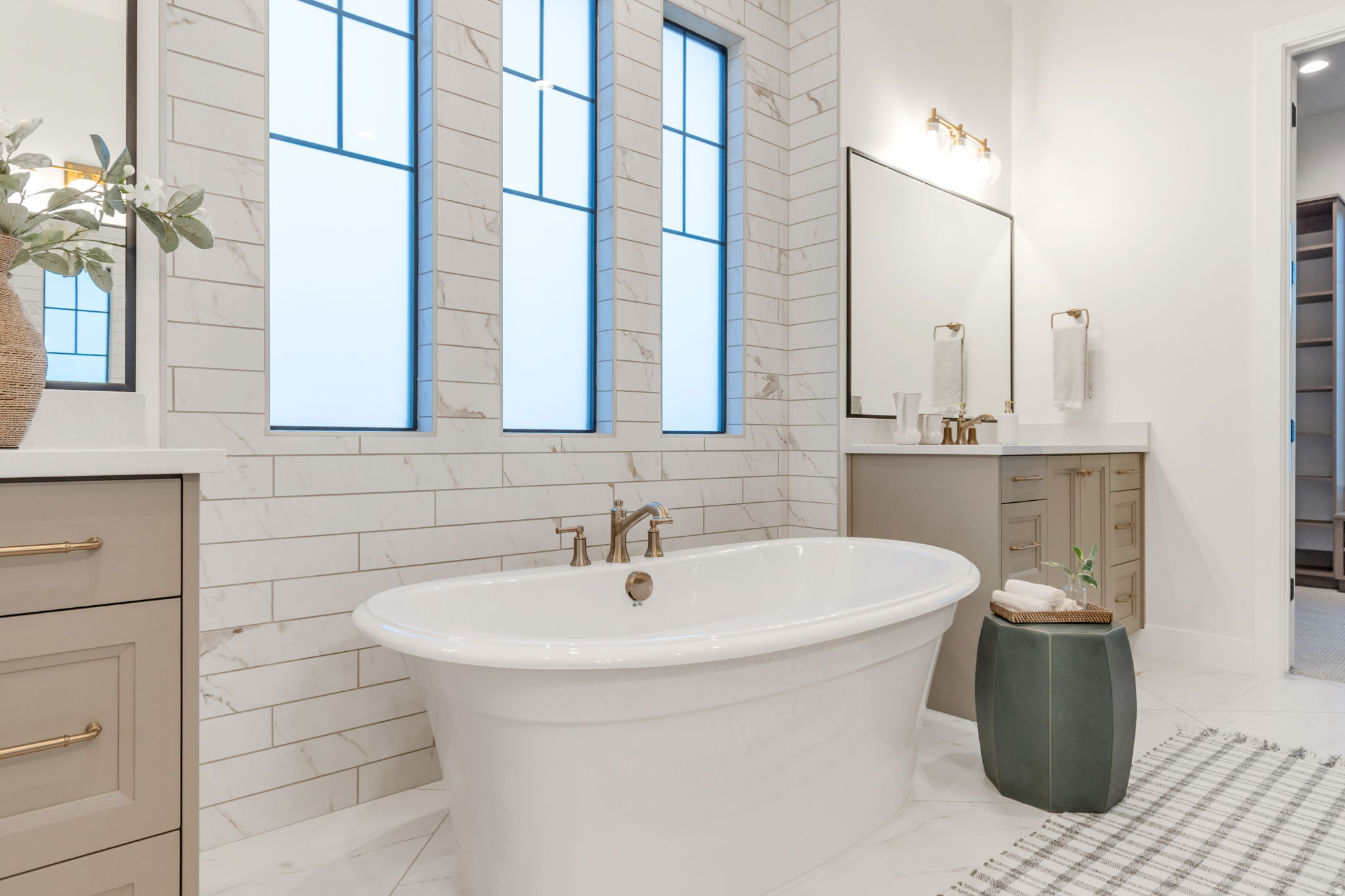 BEACON POINTE - Residential