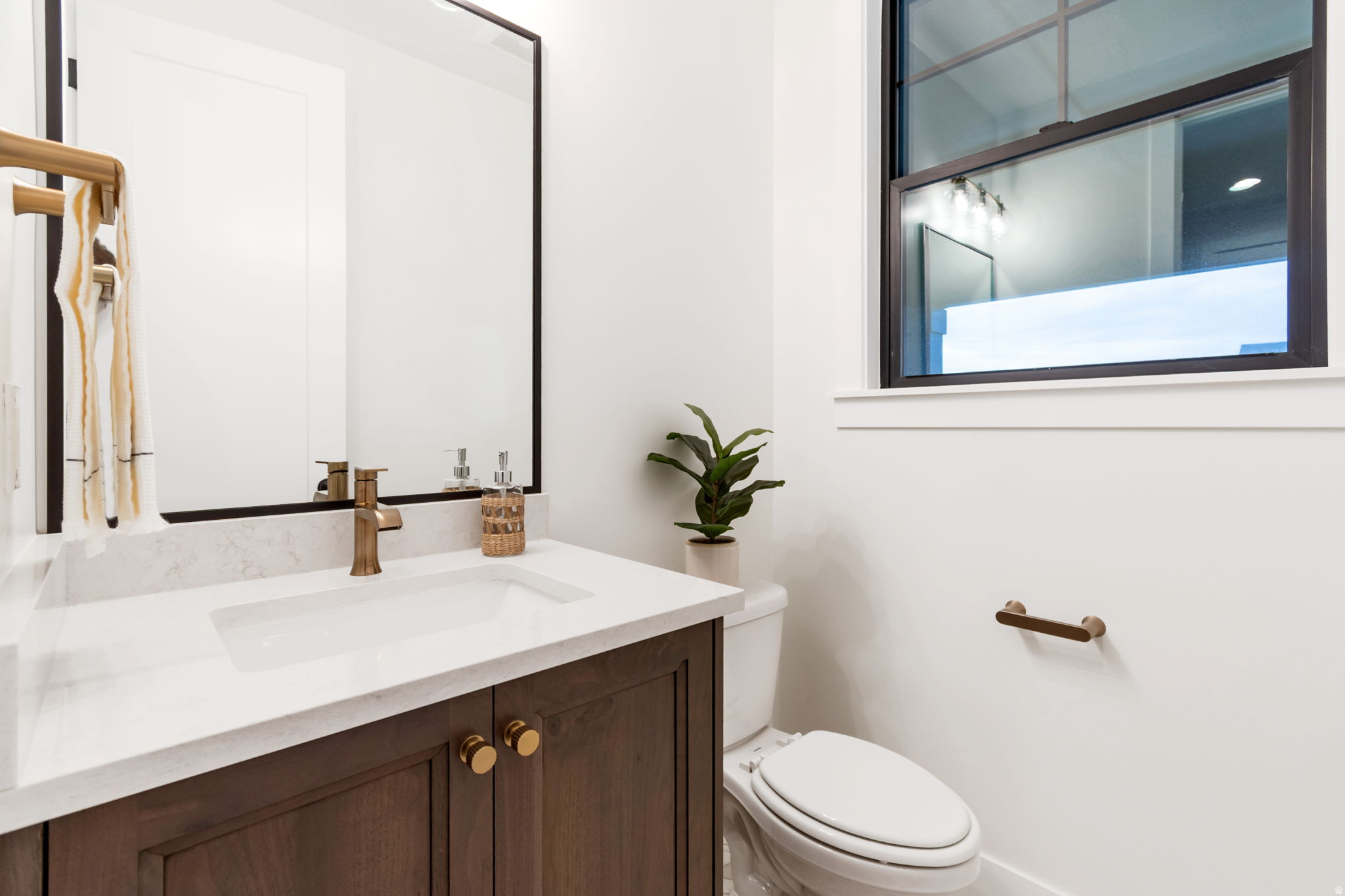 BEACON POINTE - Residential