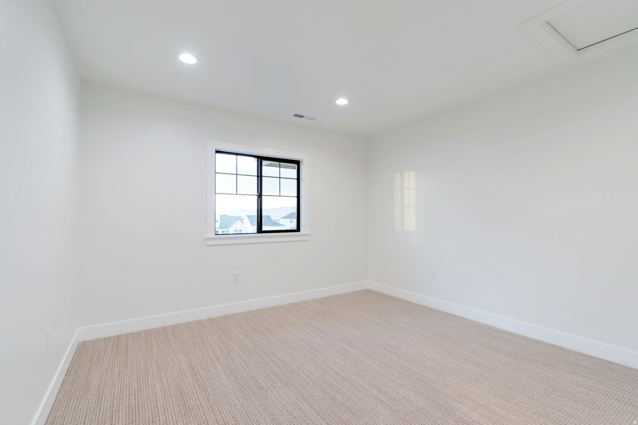 BEACON POINTE - Residential