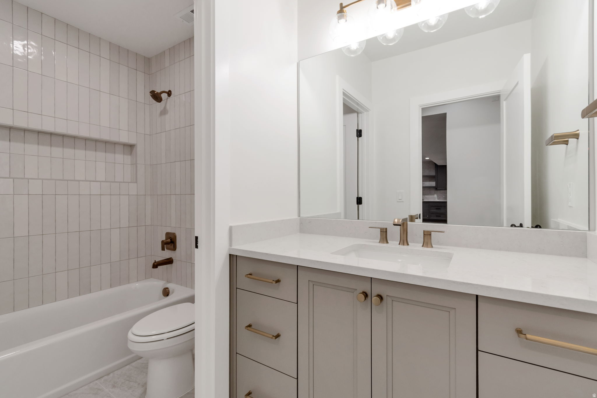 BEACON POINTE - Residential
