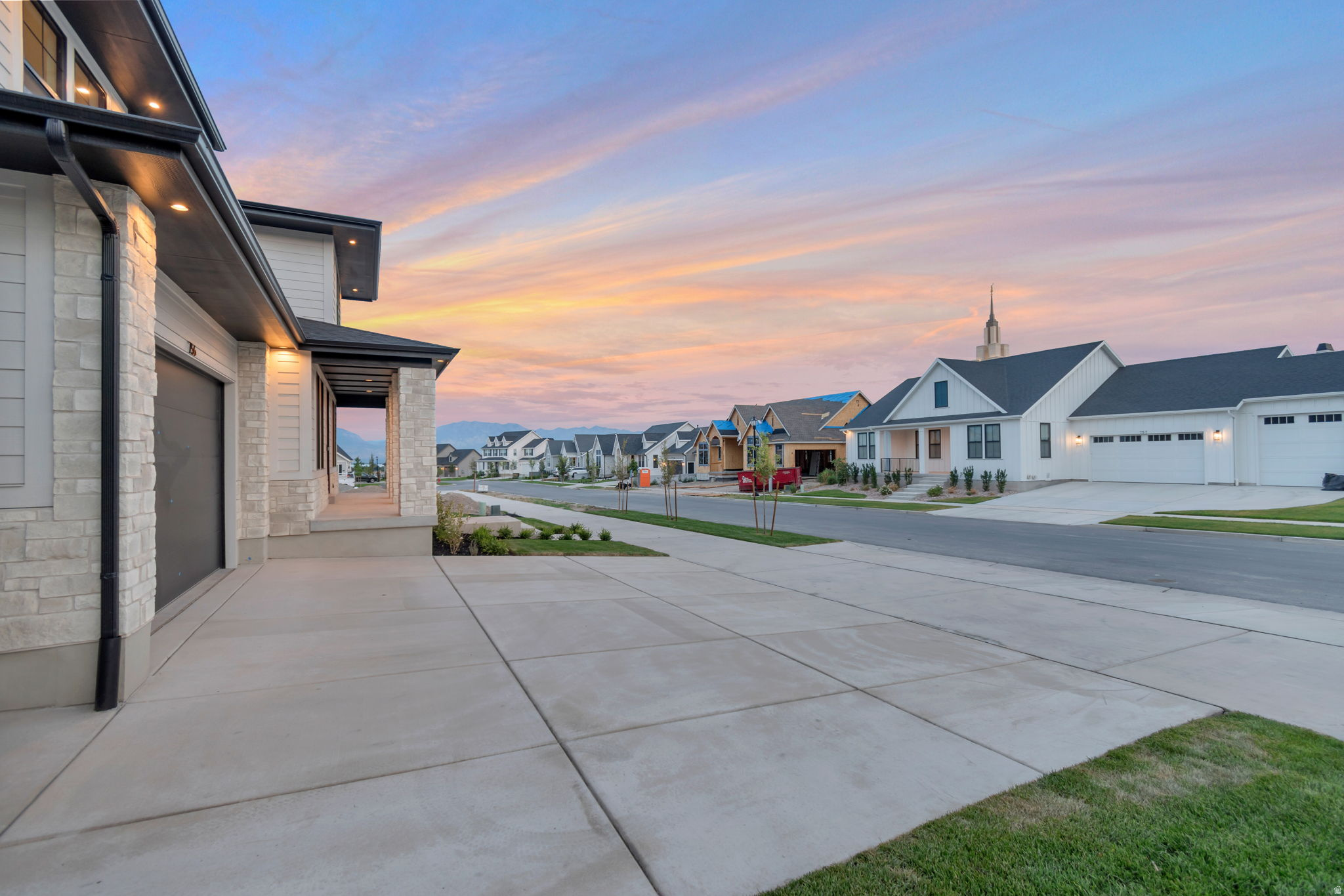 BEACON POINTE - Residential