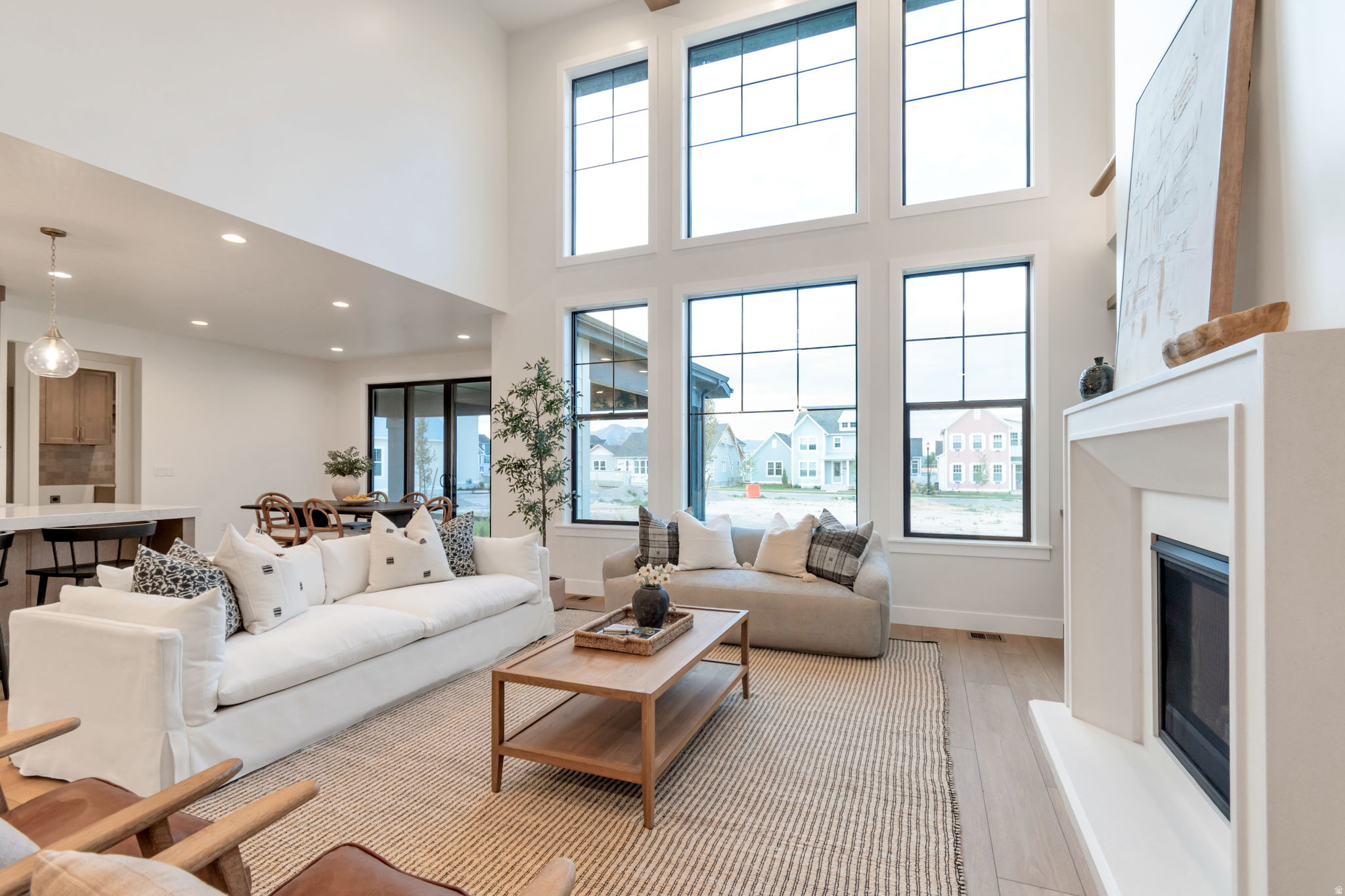 BEACON POINTE - Residential