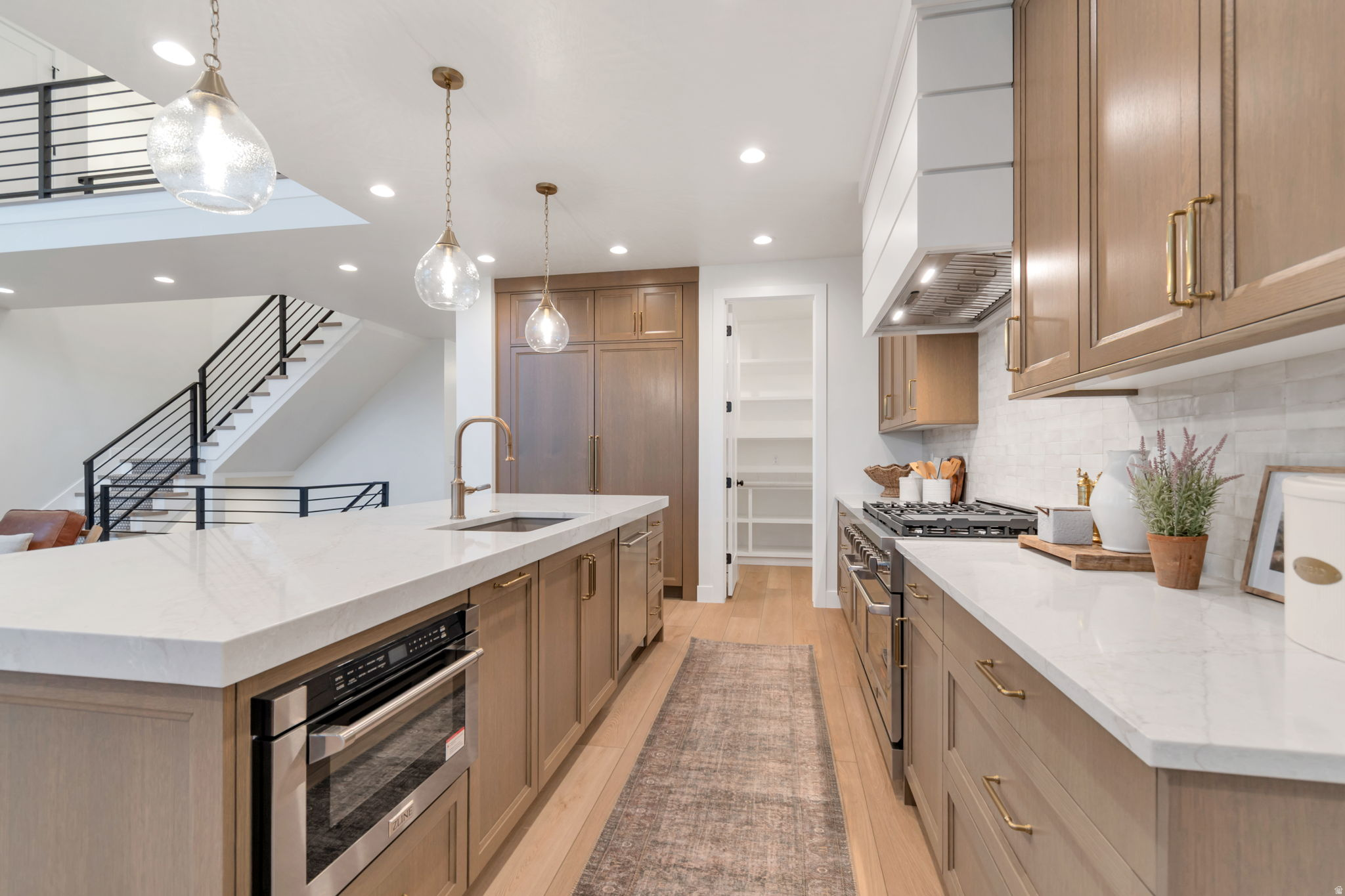 BEACON POINTE - Residential