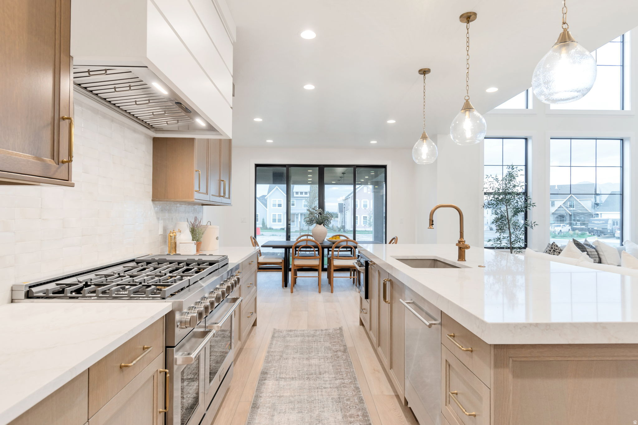 BEACON POINTE - Residential