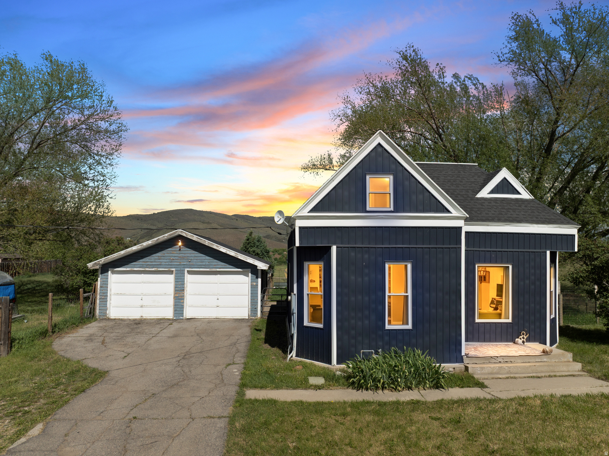 FRANCIS TOWN - Commercial Sale