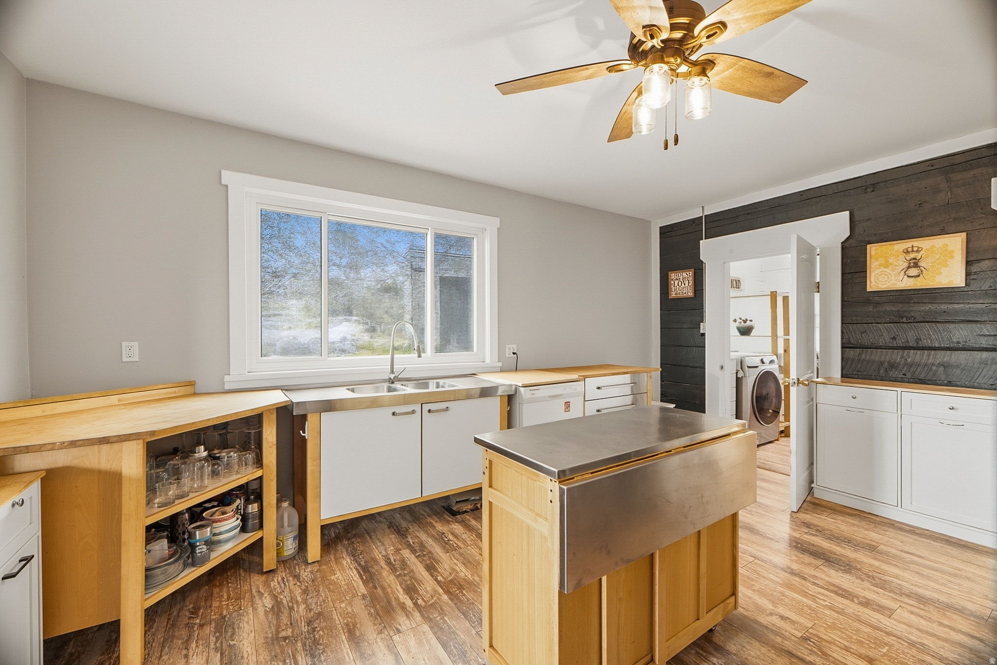 FRANCIS TOWN - Commercial Sale