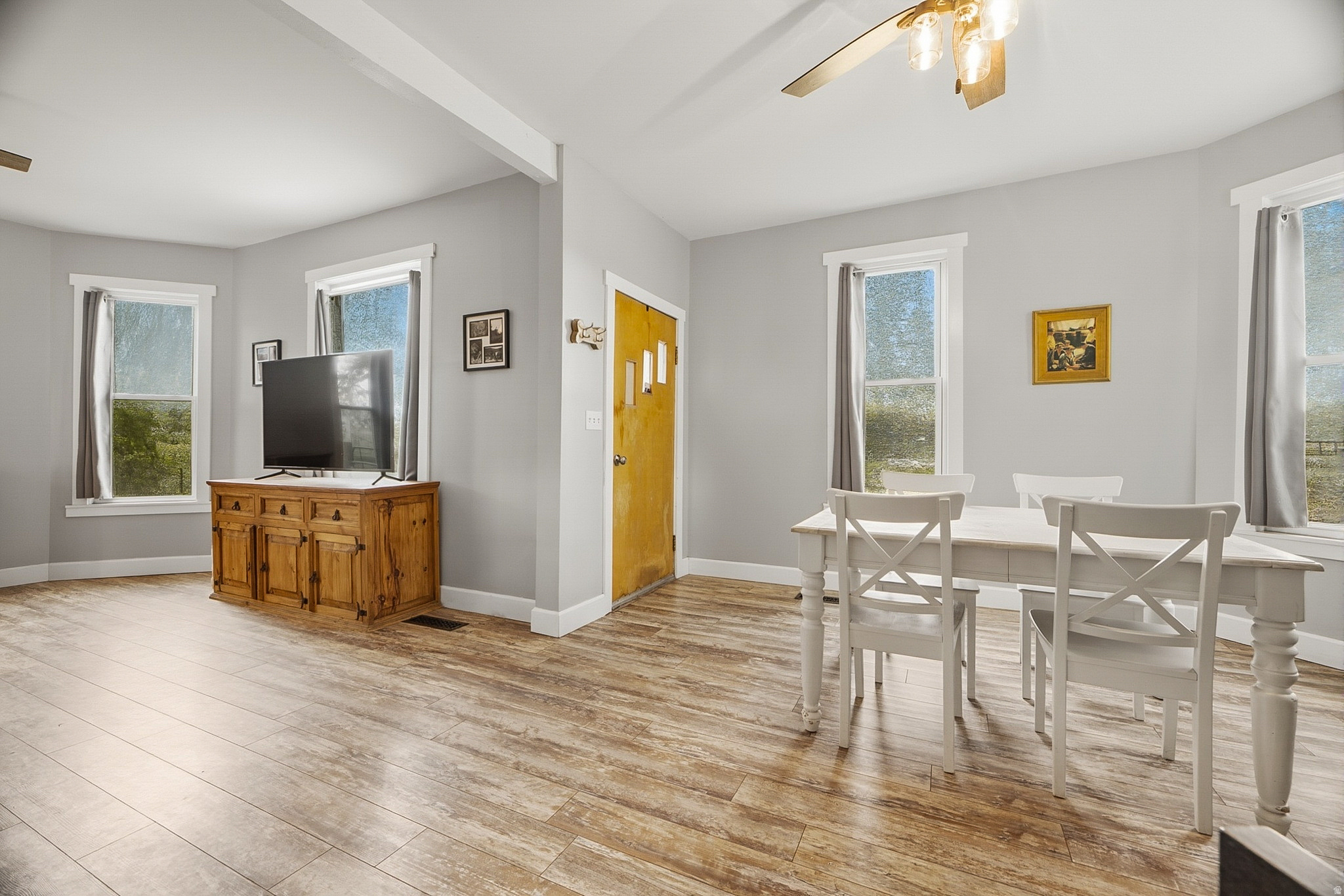 FRANCIS TOWN - Commercial Sale