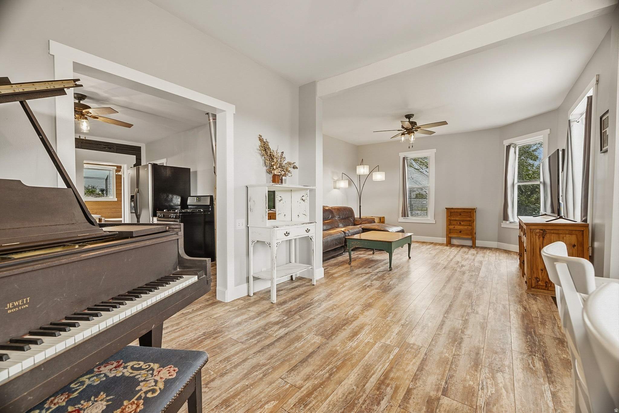 FRANCIS TOWN - Commercial Sale