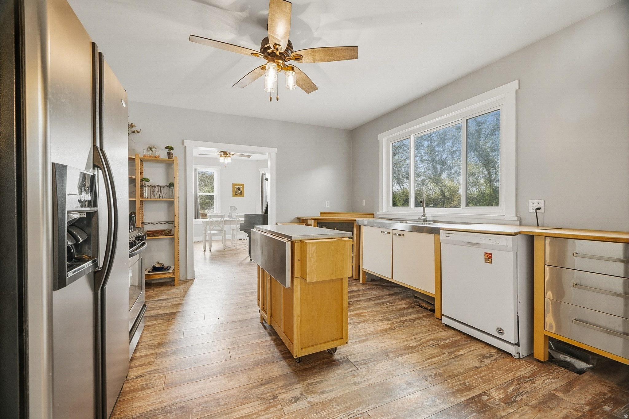 FRANCIS TOWN - Commercial Sale