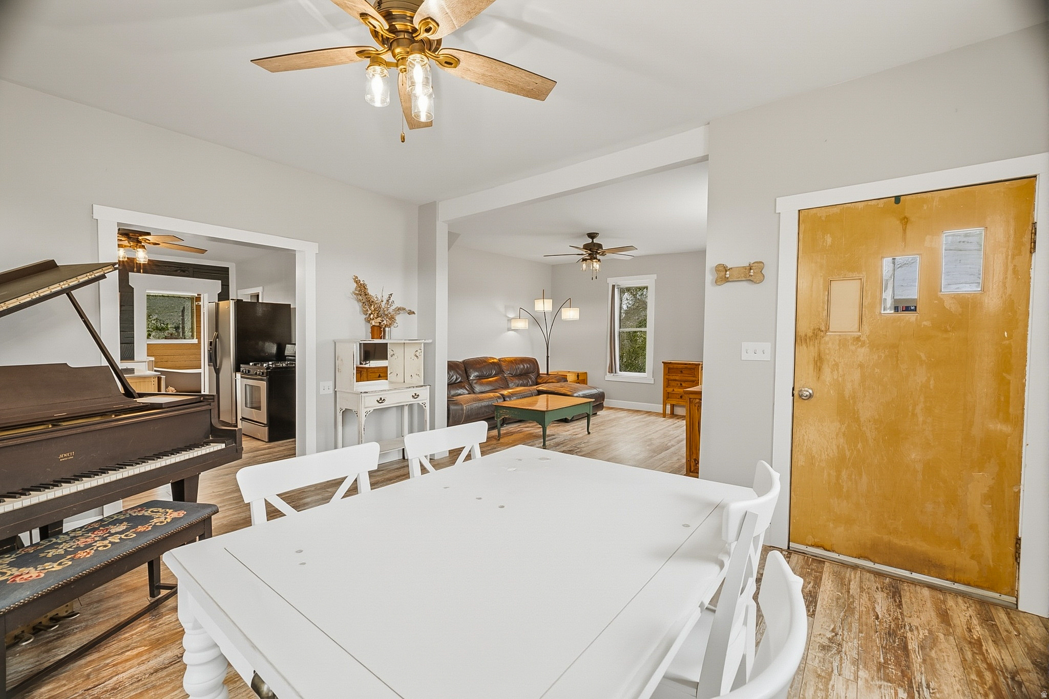 FRANCIS TOWN - Commercial Sale