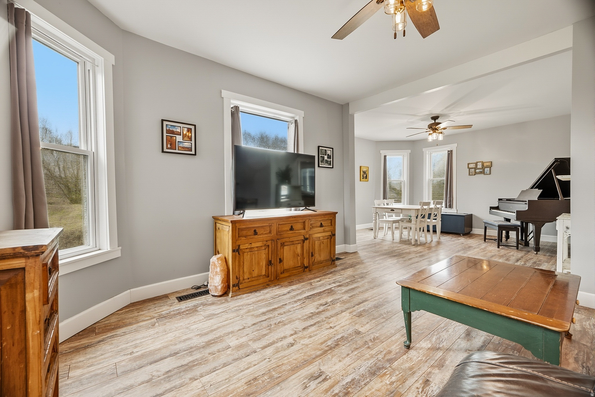 FRANCIS TOWN - Commercial Sale