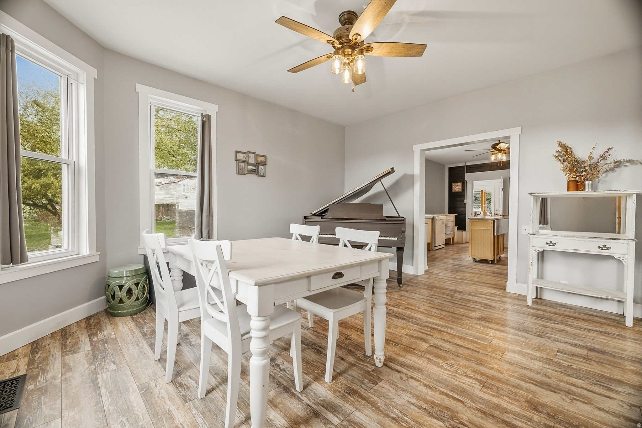 FRANCIS TOWN - Commercial Sale