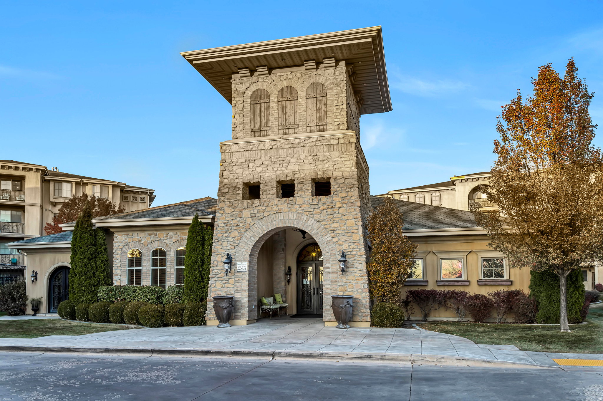 TUSCAN VILLAS - Residential
