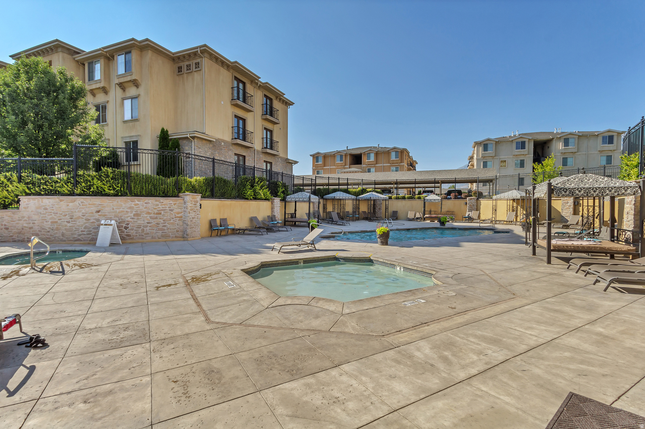 TUSCAN VILLAS - Residential