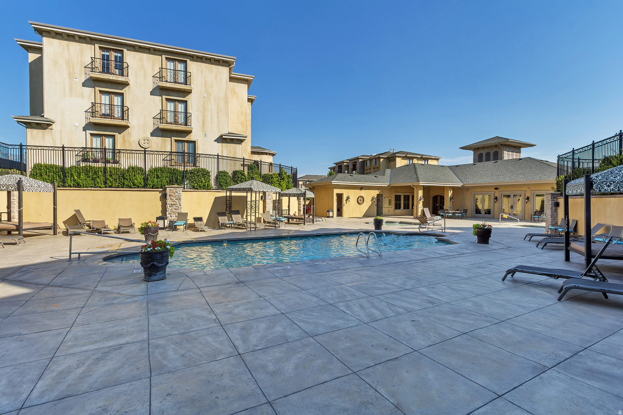 TUSCAN VILLAS - Residential