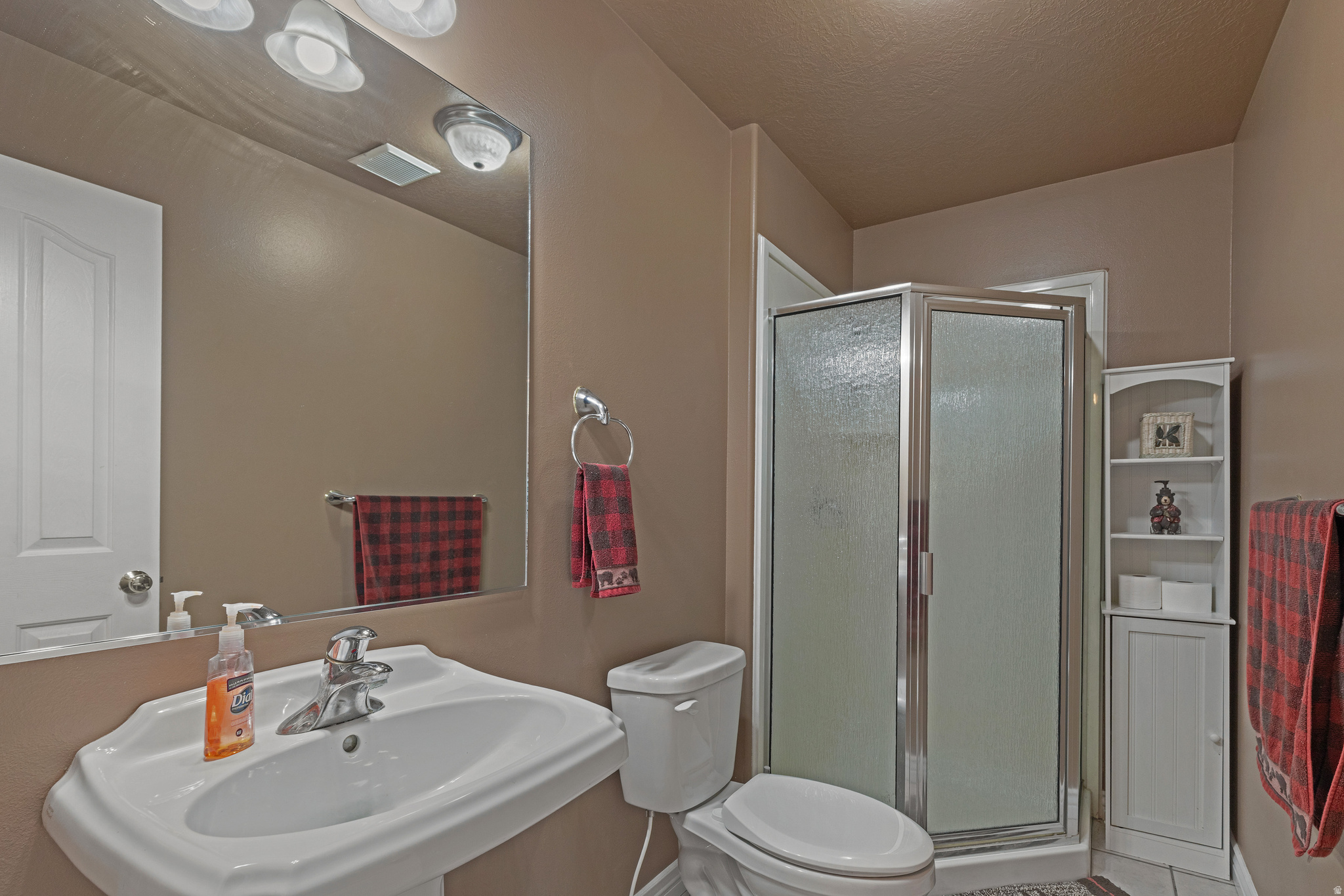 LAST CHANCE PH 1 LOT 8 - Residential
