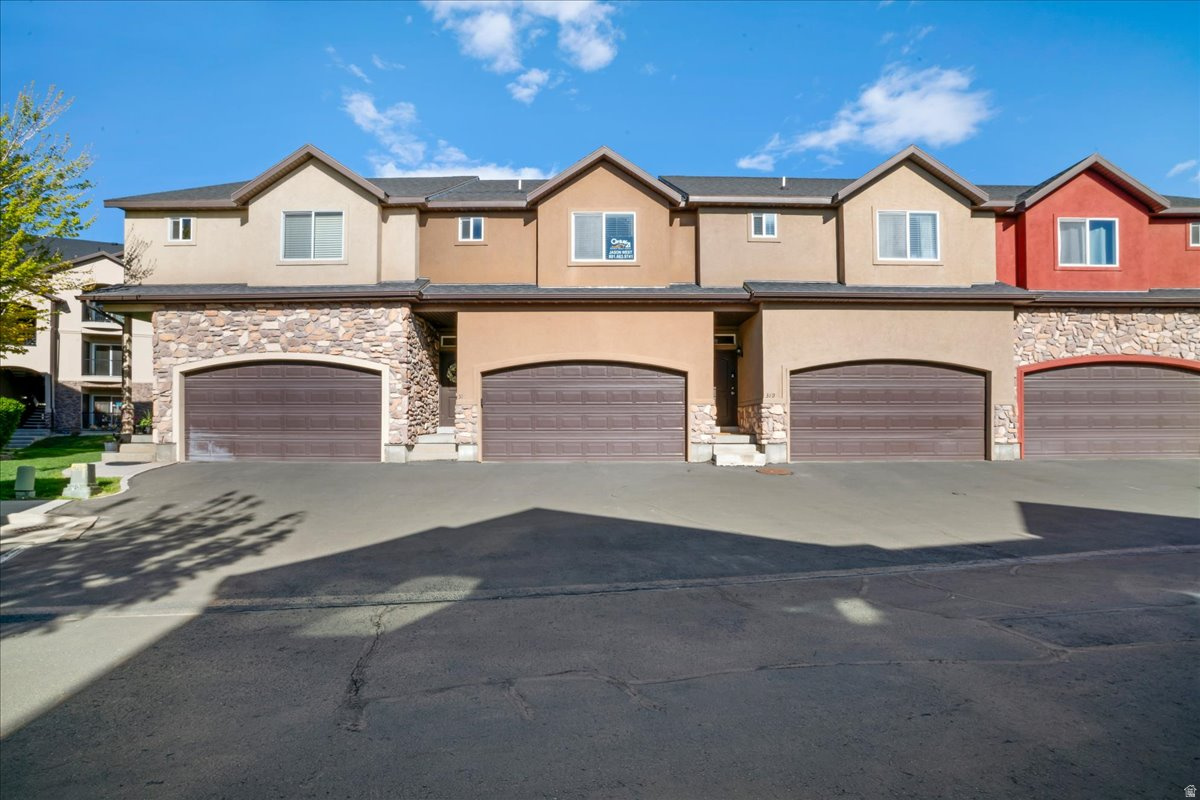 VILLAS AT MAPLEWOOD - Residential