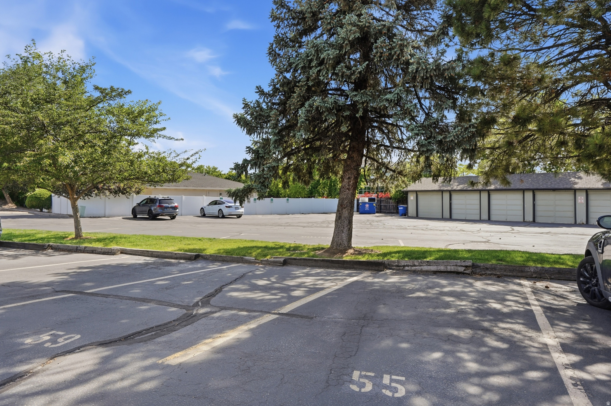 HIDDEN LAKE CONDM - Residential