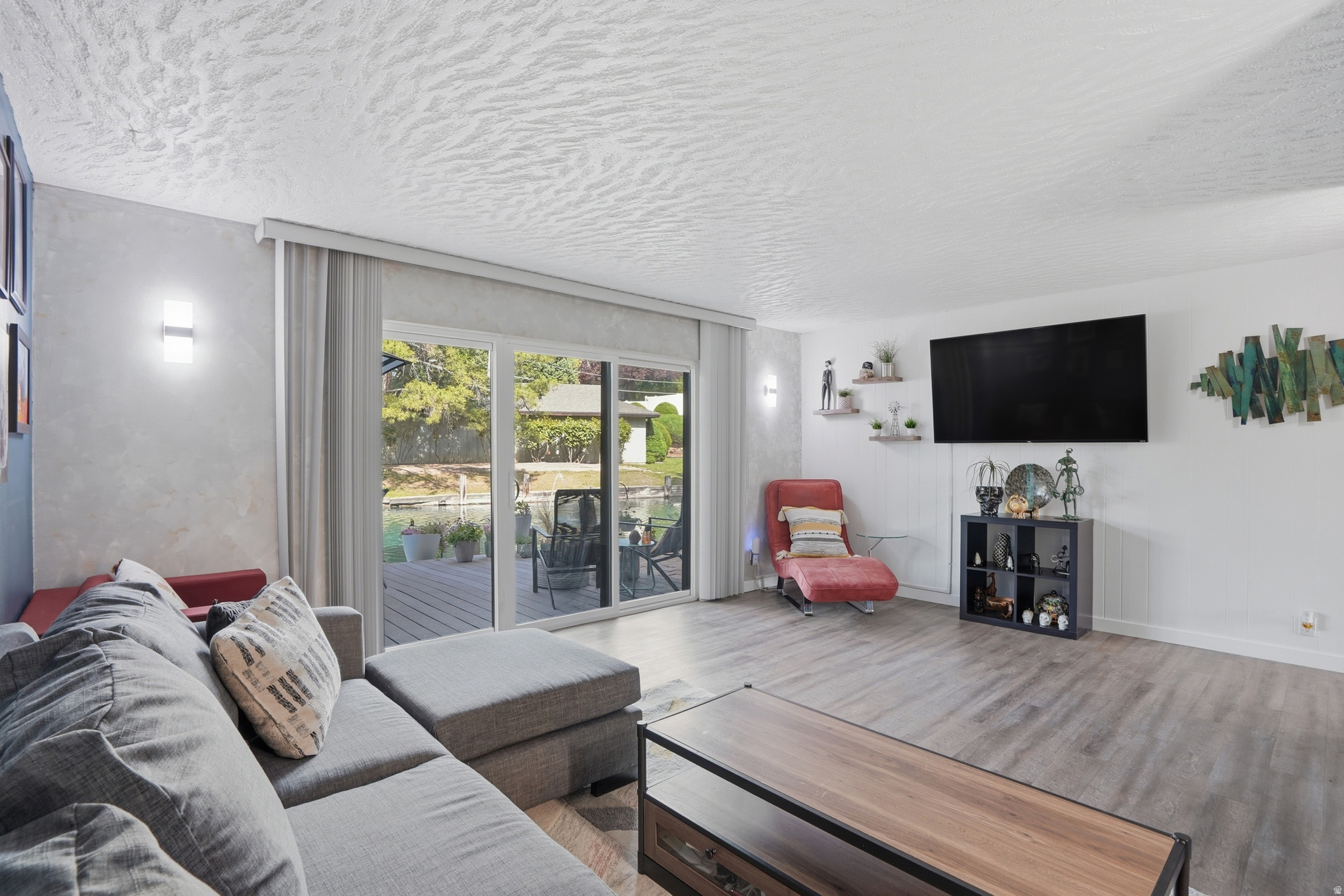 HIDDEN LAKE CONDM - Residential