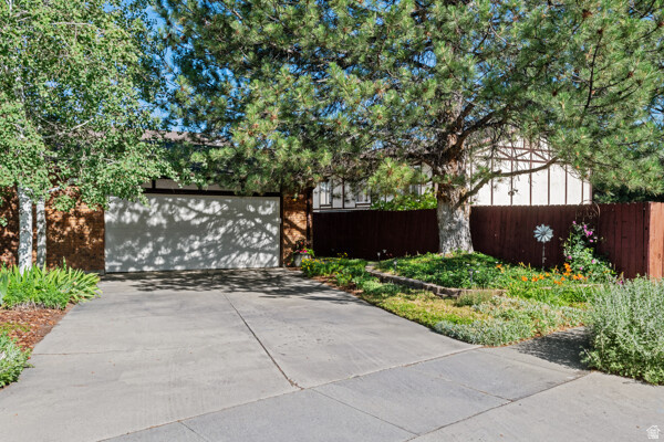 WOW! STUNNING TWIN HOME! (NO HOA FEES)! MANY NEWER UPGRADES: LIGHT BROWN MAPLE KITCHEN, QUARTZ COUNTERS IN KITCHEN & BATHS, LUXURY VINYL PLANK IN LIVING ROOM, KITCHEN & ALL BATHS, NEW BATHROOM MIRRORS, & DOUBLE PANE WINDOWS! PEACEFUL PRIVATE YARD BLOOMING WITH PERENNIALS! COVERED PARTY PATIO! SHOWS WONDERFUL & FEELS LIKE HOME! JUST MINUTES TO FREEWAY, SHOPPING & CANYON RECREATION! HURRY!