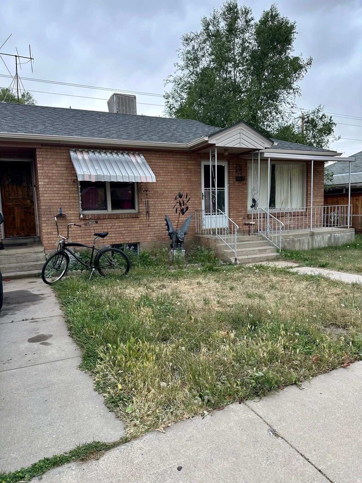 Multiple offers received **** under review.     INVESTORS ONLY!!!  Home being sold AS-IS   seller disclosures will not be provided Water heater installed 2014, newer heater and roof. Showing home Tuesday June 2nd 4:00-5:00 p.m. and Wednesday 10:00 -11:00 a.m.
