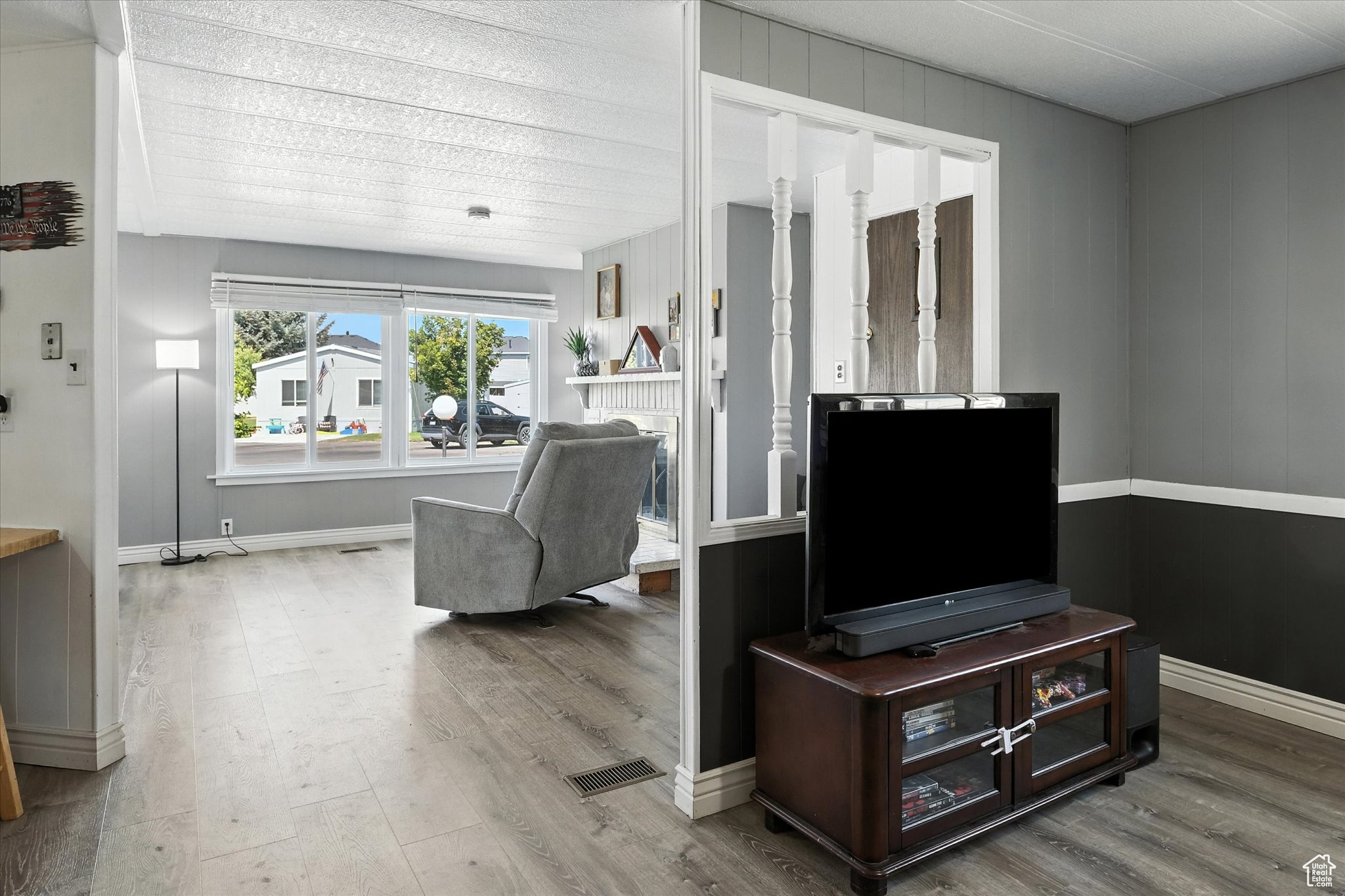 PALATIAL LIVING - Residential