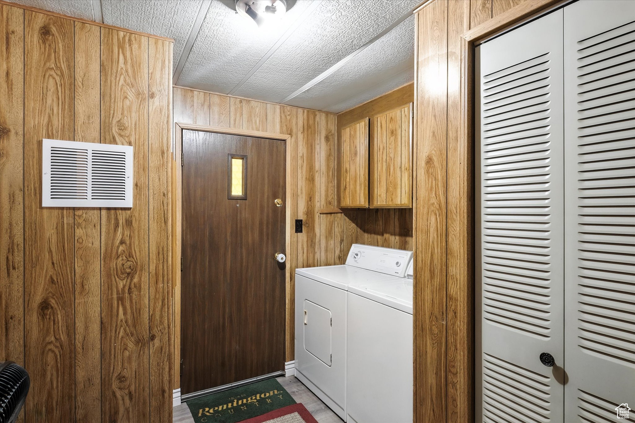 PALATIAL LIVING - Residential
