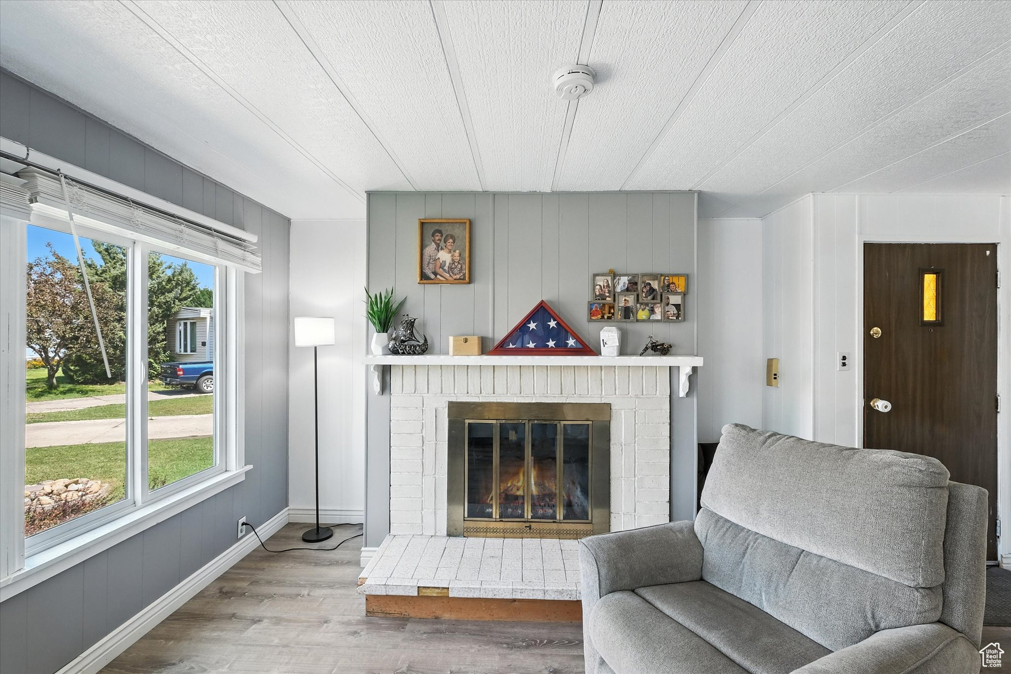 PALATIAL LIVING - Residential