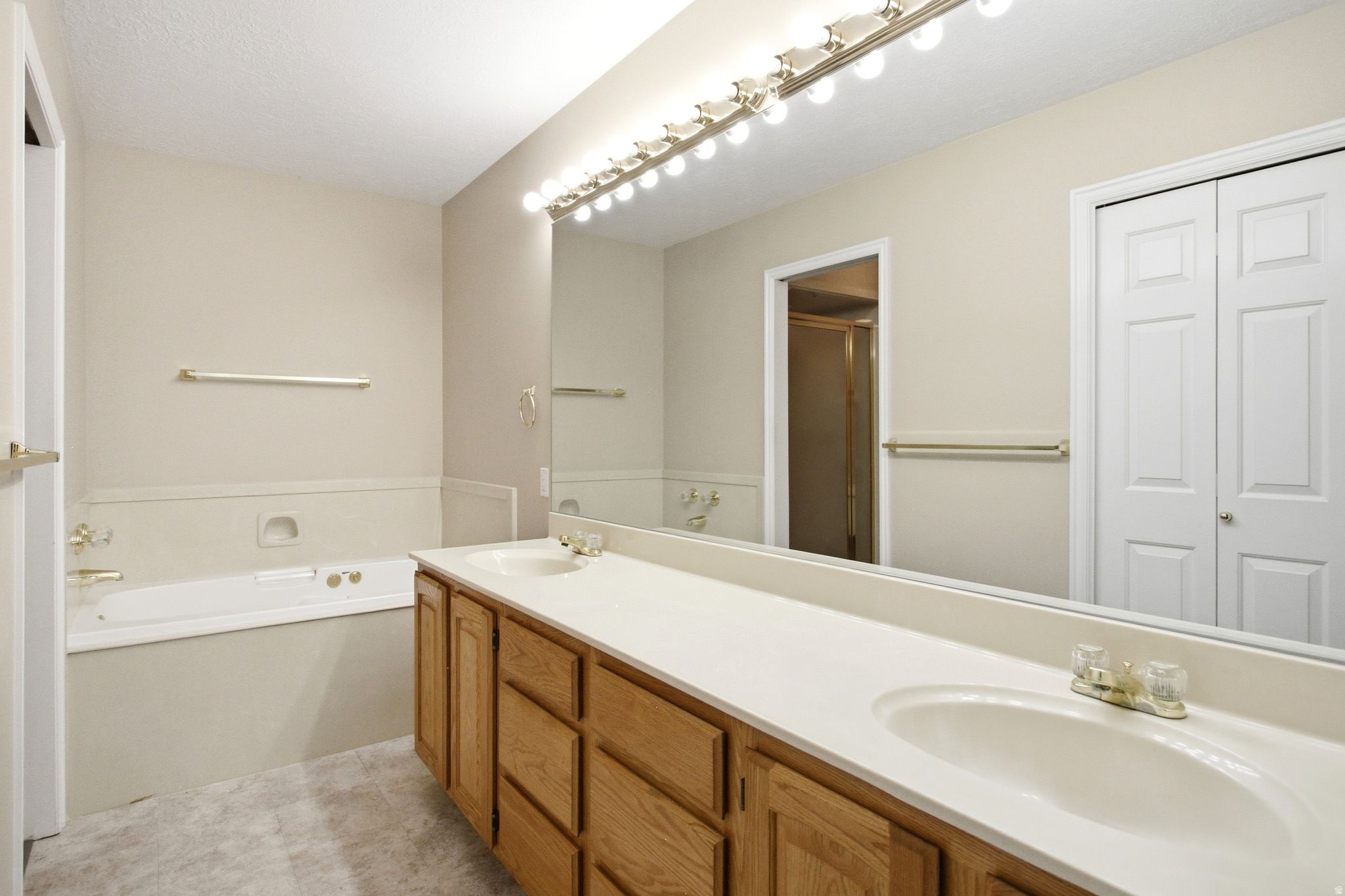 CORNERSTONE - Residential