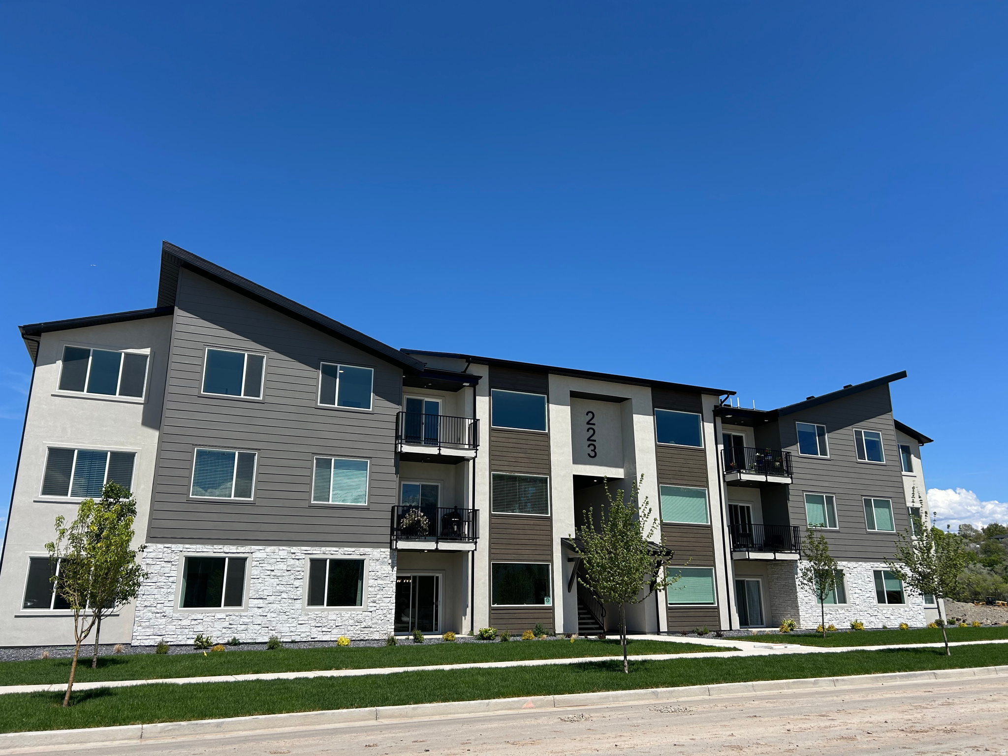 Top level condo will be completed in August! Receive $9,600 in flex incentives! Located in new, desirable River Run community. 9' ceilings w/large windows w/ ample lighting. Condo is next to the clubhouse and pool. The brand new Spanish Fork Rec Center is barely 1 block away! Close to schools, shopping and restaurants. Home is currently under construction so please visit our decorated model home located @ 223 E. Volunteer Dr. in Spanish Fork