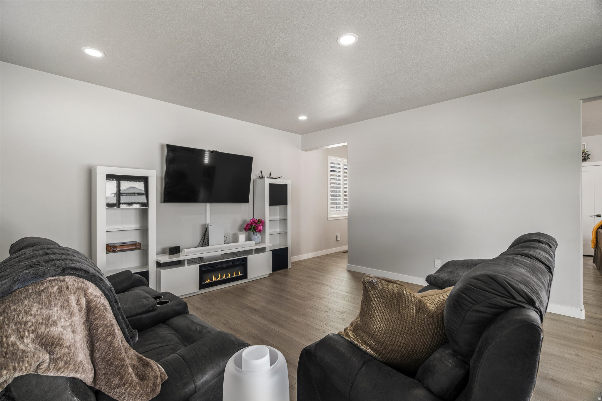 YULISA ESTATES - Residential