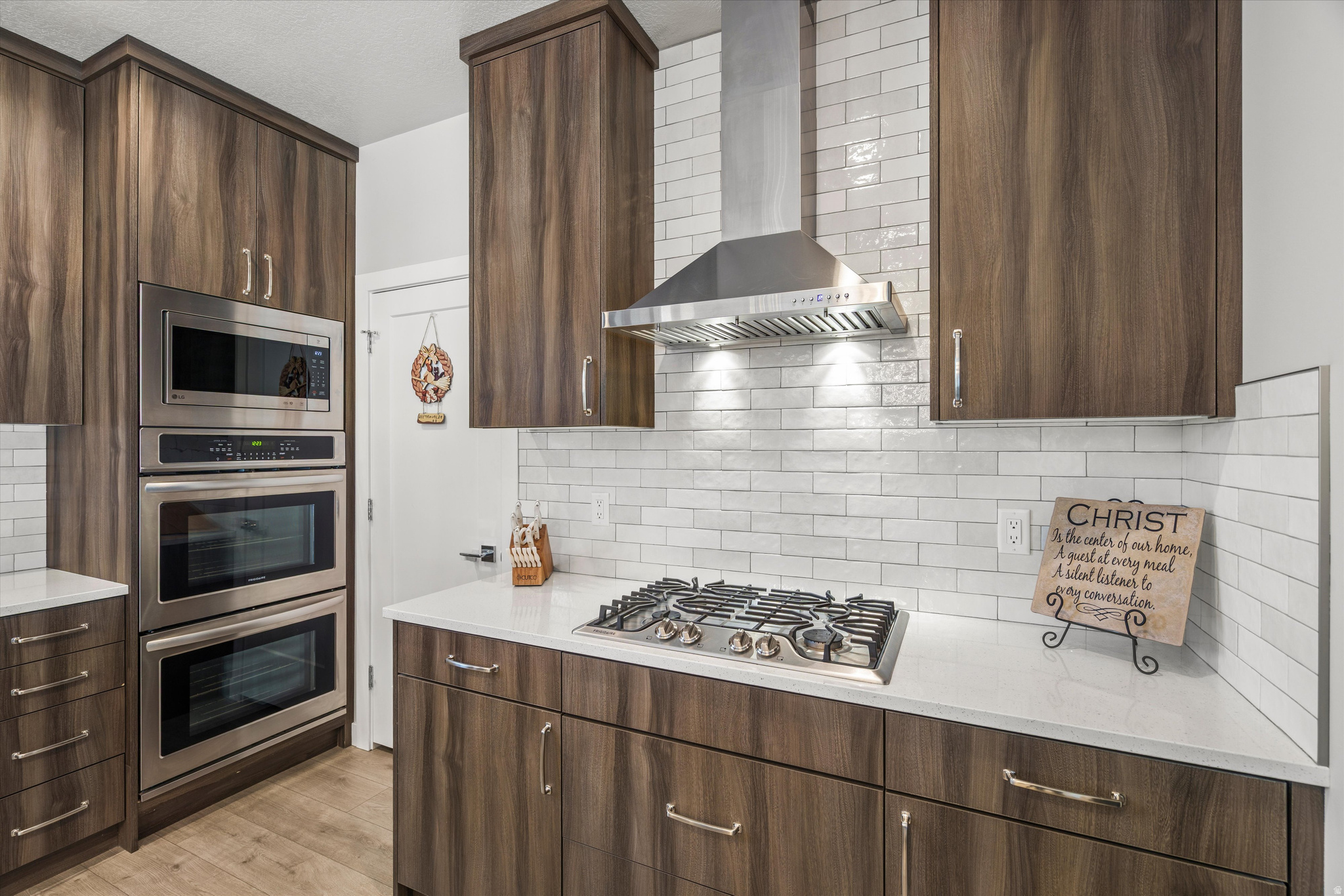 YULISA ESTATES - Residential