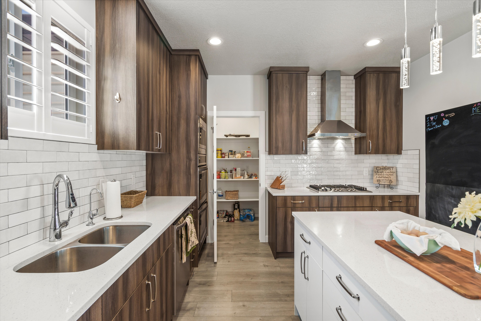 YULISA ESTATES - Residential