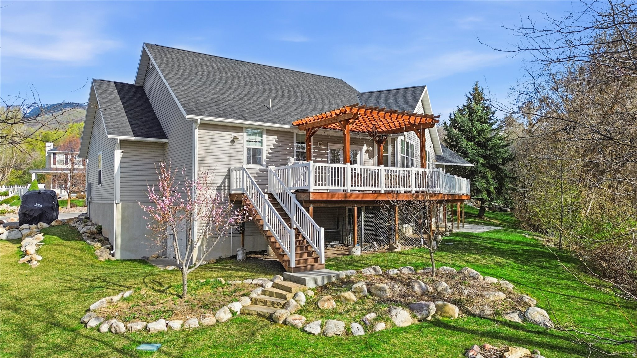 THREE CREEKS ESTATES - Residential
