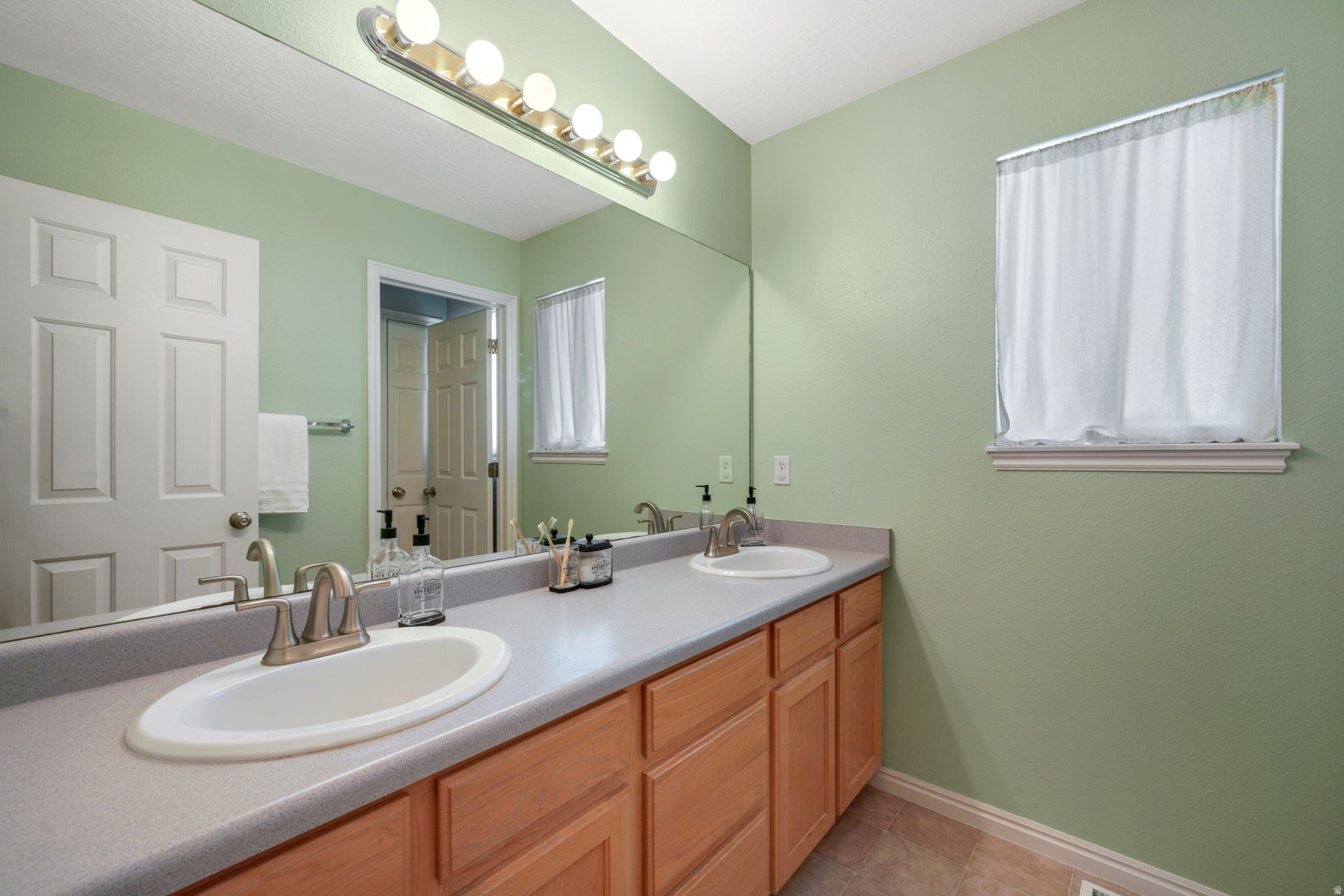 APPLE BLOSSOM PARK - Residential