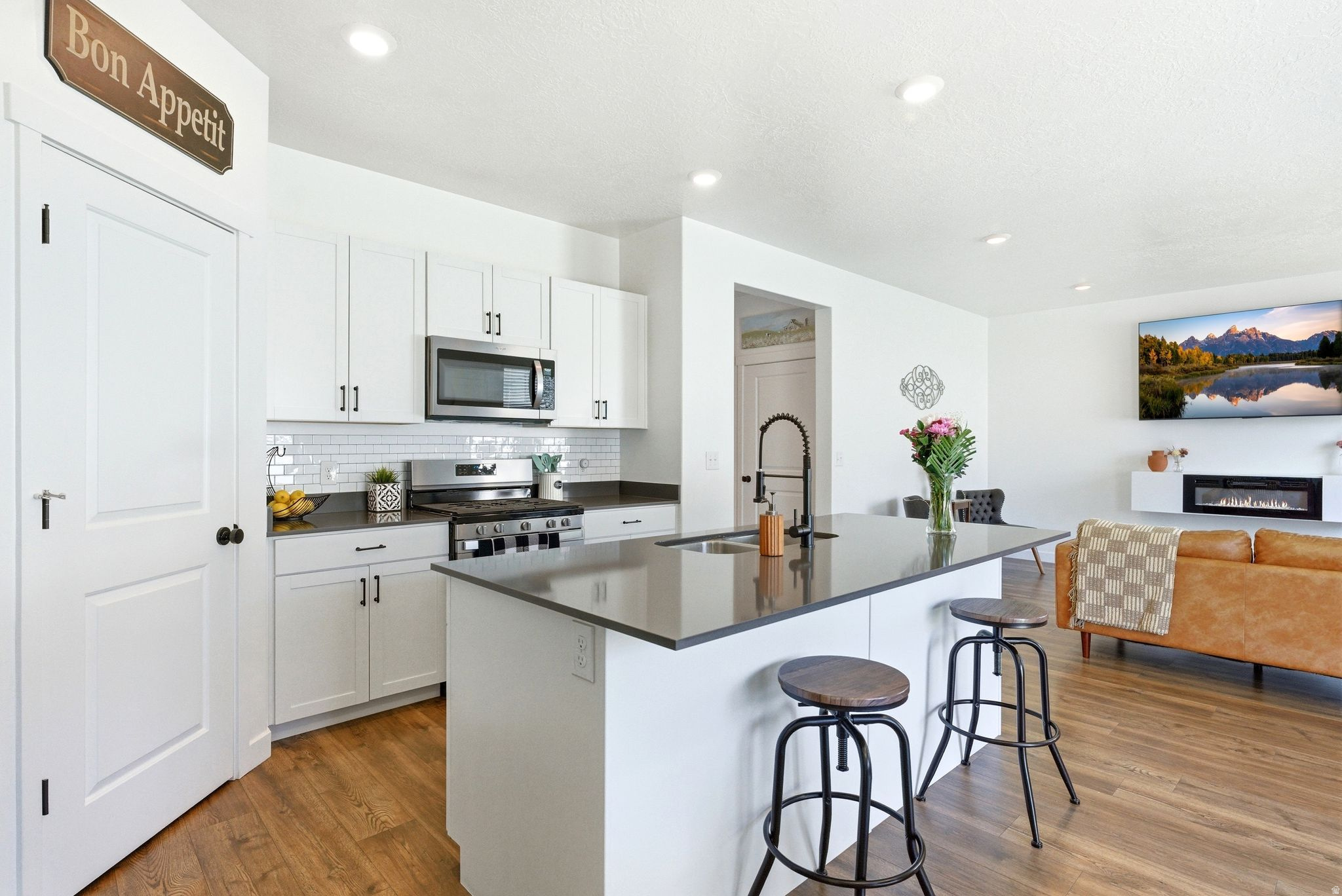 FOOTHILL VILLAGE - Residential