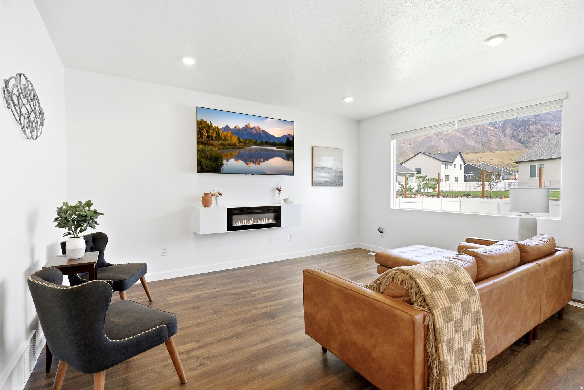 FOOTHILL VILLAGE - Residential