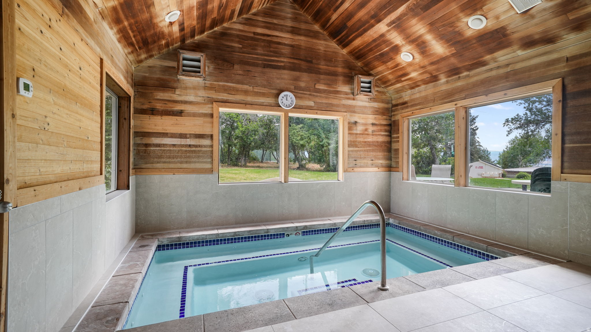 SWISS OAKS CONDOMINIUMS - Residential