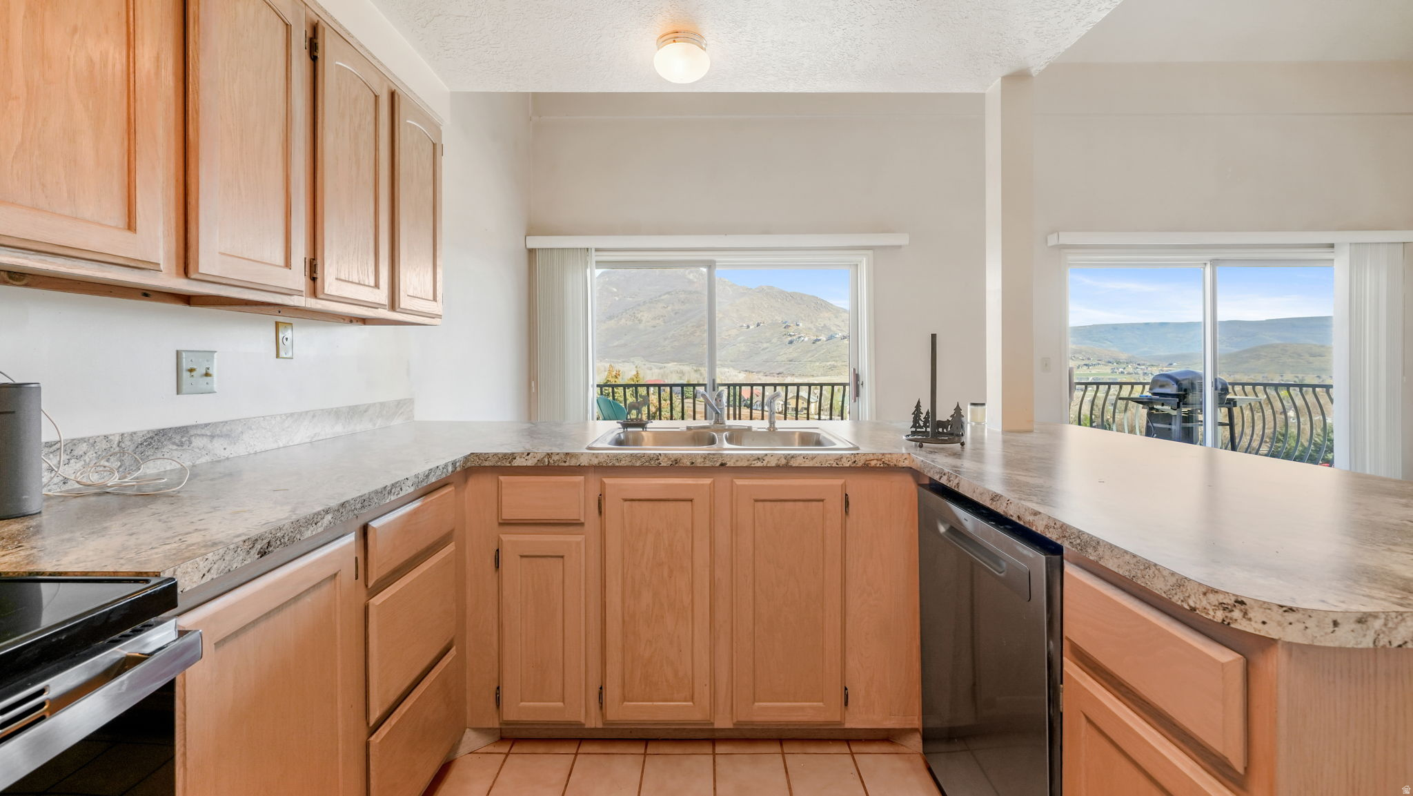 SWISS OAKS CONDOMINIUMS - Residential