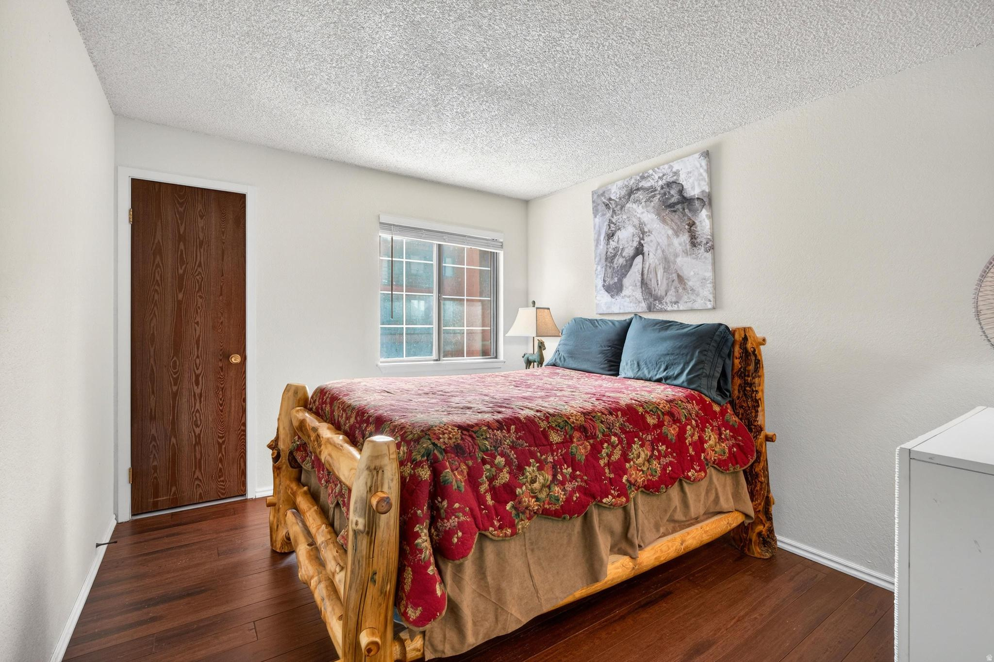 GIANT STEPS CONDO - Residential