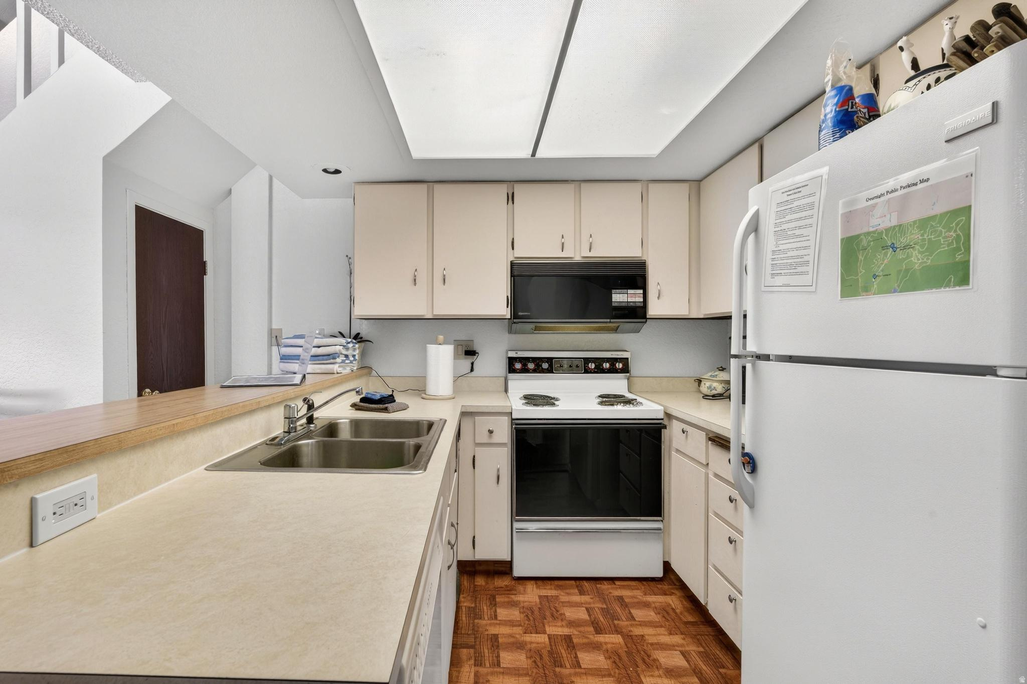 GIANT STEPS CONDO - Residential